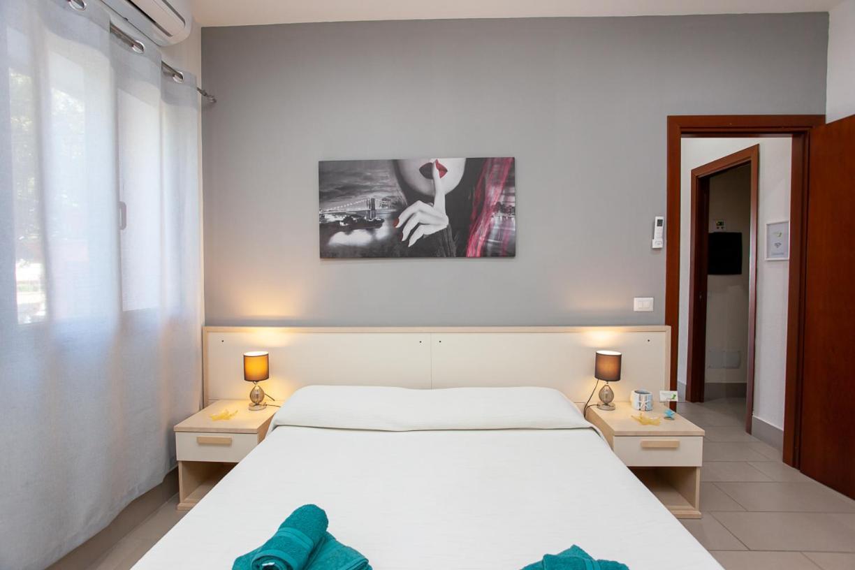 Mivida "Le Stanze Di Ada" Bed & Breakfast ซาน เตโอโดโร ภายนอก รูปภาพ