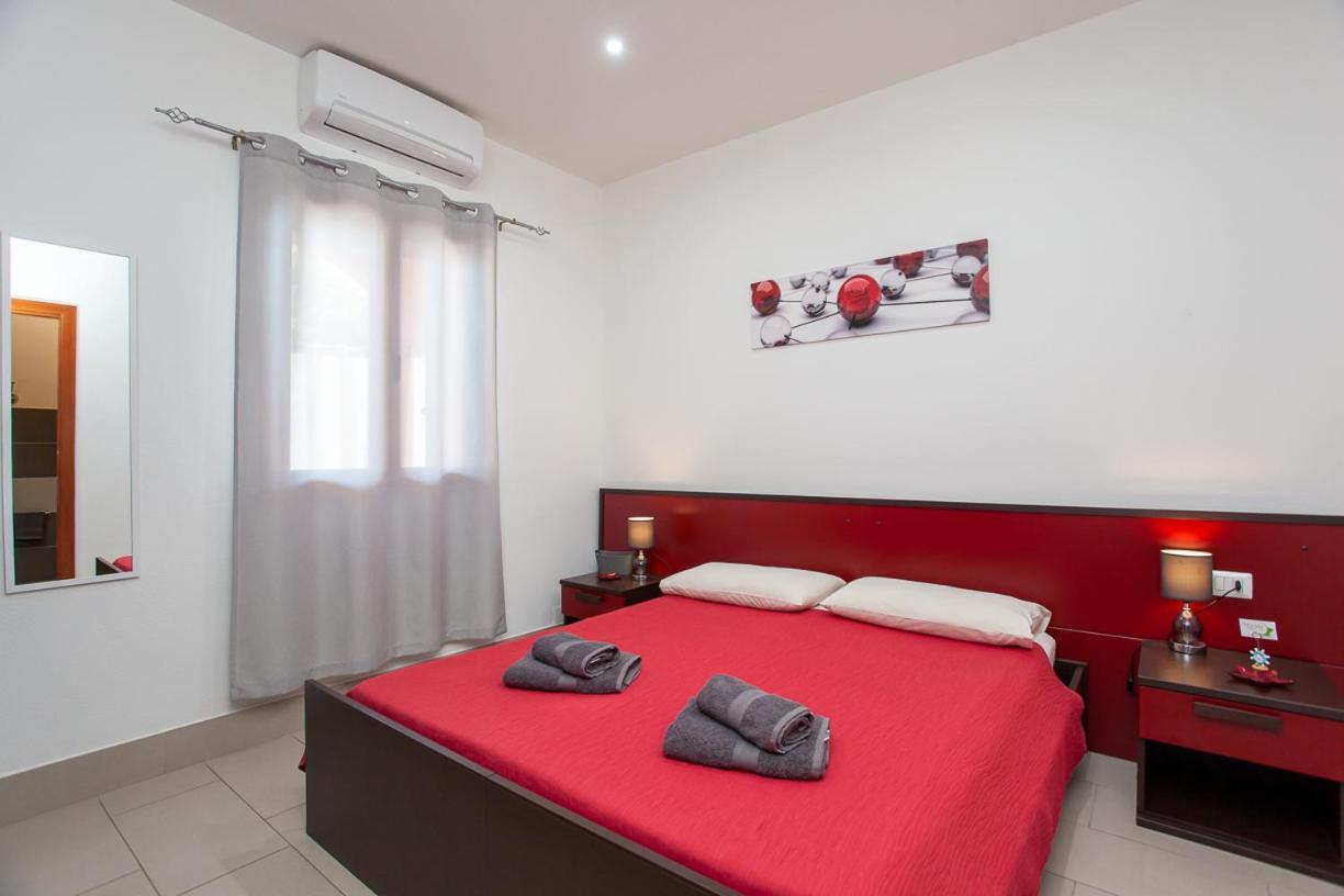 Mivida "Le Stanze Di Ada" Bed & Breakfast ซาน เตโอโดโร ภายนอก รูปภาพ