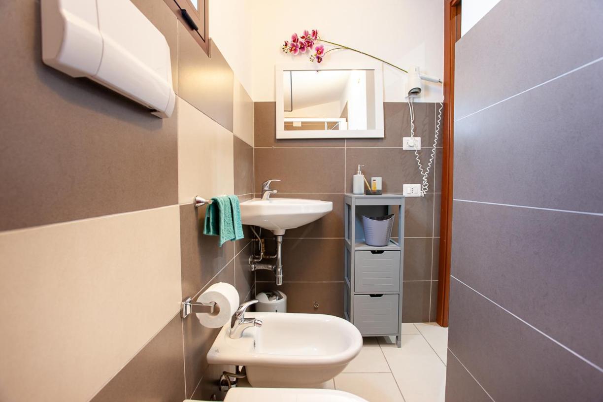 Mivida "Le Stanze Di Ada" Bed & Breakfast ซาน เตโอโดโร ภายนอก รูปภาพ