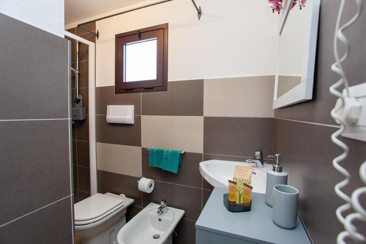 Mivida "Le Stanze Di Ada" Bed & Breakfast ซาน เตโอโดโร ภายนอก รูปภาพ